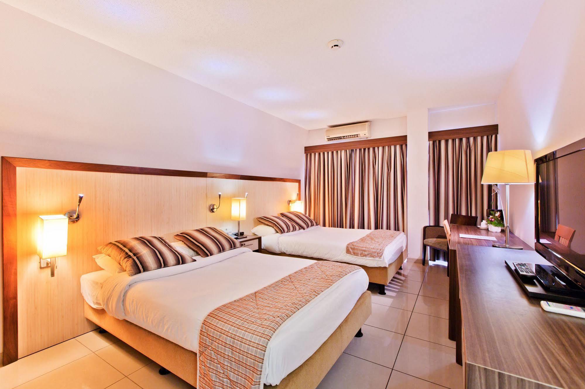 Queens Hotel Paramaribo Exterior foto